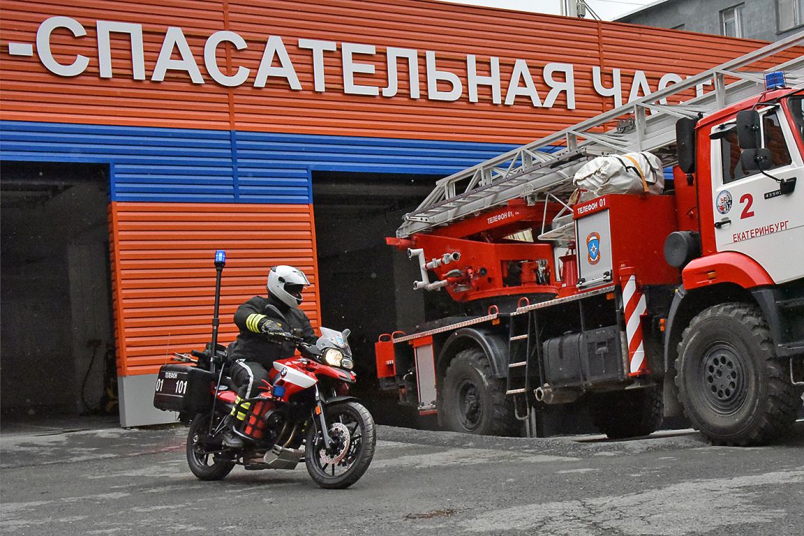 Больше сотни уральцев, не уступивших дорогу медикам и пожарным, получили  штрафы - «Уральский рабочий»